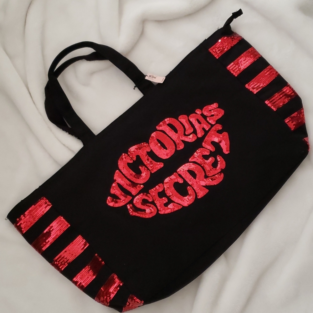NWT VS big lips 👄 sequined tote